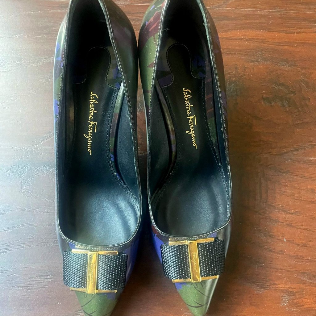 Salvatore Ferragamo Vara Bow Pumps - Camouflage Print
